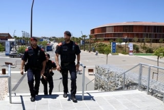 Tres agents de l&#039;ARRO dels Mossos d&#039;Esquadra fent tasques de vigilància a l&#039;Anella Mediterrània de Campclar