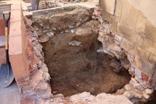 Una de les cales arqueològiques efectuades a l&#039;entorn de la font de Sant Sebastià de Valls per saber per on passava la muralla de Sant Francesc
