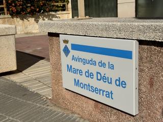 Una placa nova col·locada a l&#039;avinguda Mare de Déu de Montserrat, a Torredembarra