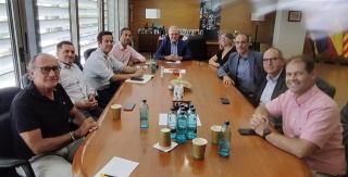 Reunió de l&#039;alcalde de Salou, Pere Granados, amb representants del sector turístic