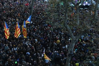 Imatge d&#039;estelades en l&#039;acte que el Tsunami Democràtic celebra el passat 9 de novembre, a la plaça Universitat de Barcelona