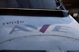 El logotip d&#039;AVE de Renfe en un tren