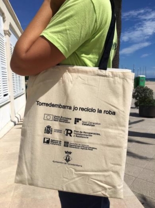 L&#039;Ajuntament de Torredembarra du a terme la campanya informativa sobre la implementació de la recollida d’oli domèstic i tèxtil a les zones on es realitza el porta a porta