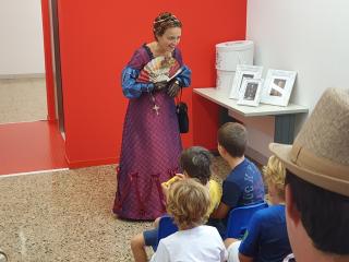 El públic podrà gaudir el dissabte 10 de juny de la visita teatralitzada ‘Els secrets de l’Arxiu amb la Rat Cebrián’, que encarna el personatge històric de Maria Antònia de Castellarnau