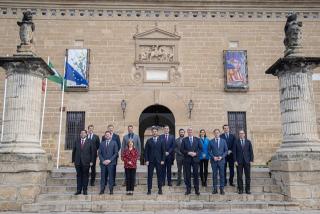 Foto de família dels alcaldes i alcaldesses del Grup de Ciutats Patrimoni de la Humanitat d’Espanya (GCPHE)