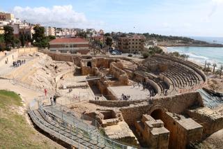 Turistes a l&#039;amfiteatre romà de Tarragona