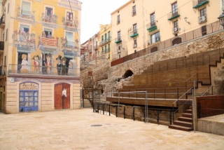 Imatge d&#039;arxiu de la plaça Sedassos de Tarragona i les noves escales de fusta que s&#039;han construït al circ romà