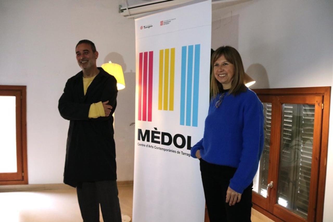 La consellera de Cultura de l&#039;Ajuntament de Tarragona, Inés Solé, i el director de Mèdol, Vicent Fibla, en la presentació de la programació per a aquest 2023