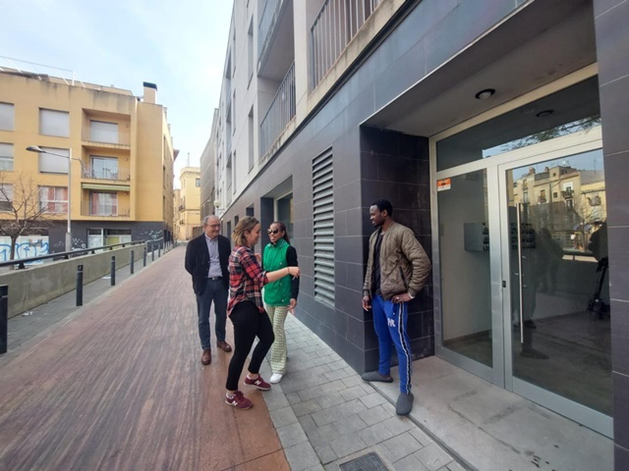 El regidor d’Habitatge, Jordi Cartanyà, ha lliurat les claus dels primers habitatges del projecte impulsat per la cooperativa Sostre Cívic, amb la col·laboració de l&#039;Ajuntament de Valls