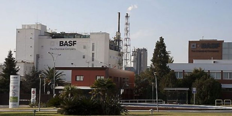 Imatge d&#039;arxiu de les instal·lacions de BASF a la Canonja, al polígon petroquímic de Tarragona