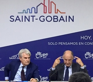 El president mundial de Saint Gobain, Pierre André Chalendar, i el delegat a l&#039;Estat espanyol, a l&#039;Arboç