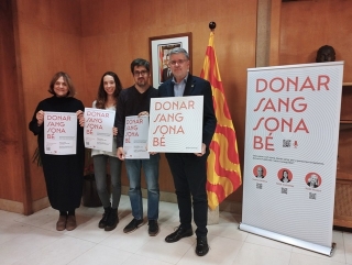 Imatge de la trobada de l’alcalde Pau Ricomà amb la delegació del Banc de Sang i Teixits al Camp de Tarragona i Terres de l’Ebre