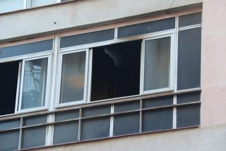 Una de les finestres de l&#039;immoble on s&#039;ha produït l&#039;incendi a Reus