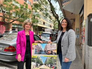 La cap de llista d’ERC a Reus, Noemí Llauradó, amb la candidata Marina Berasategui, a la zona del carrer Mare Molas