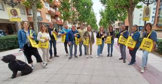 La candidata d&#039;Esquerra Valls, Teresa Rull Ferré, ha presentat aquest dimecres les propostes d&#039;educació durant un míting de butxaca celebrat al passeig de l’Estació