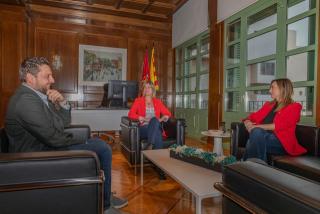 La presidenta de la Diputació, Noemí Llauradó, ha rebut aquest matí la visita de l’alcalde de Tarragona, Rubén Viñuales, i l’alcaldessa de Reus, Sandra Guaita