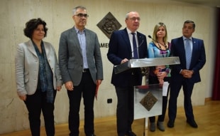 D&#039;esquerra a dreta, els regidors Vilella i Martín, l&#039;alcalde de Reus, i els regidors Llauradó i Cervera.