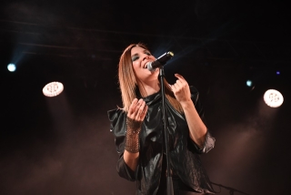 Leire Martínez, cantant de La Oreja de Van Gogh, durant el concert de les Decennals