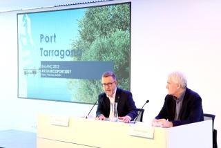El president del Port de Tarragona Saül Garreta, i el director general, Ramon García, durant la presentació d&#039;aquest dijous del balanç del 2023