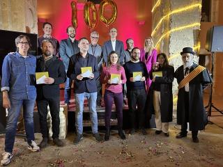Foto de grup amb els guanyadors i guanyadores de la 36a edició del Premi de Periodisme Mañé i Flaquer (Anna F./Aj. de Torredembarra)