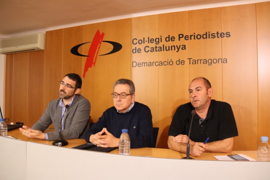 Ricard Riol, Daniel Pi i Carlos Montejano, representants de les associacions PTP i PDF, en roda de premsa al Col·legi de Periodistes de Tarragona