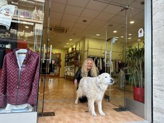 Alicia, un dels 35 establiments comercials adherits a la campanya ‘Torredembarra, Pet friendly’