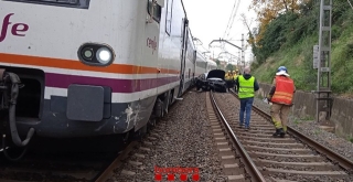 Imatge de l&#039;accident entre un tren i un cotxe, entre Reus i el Morell