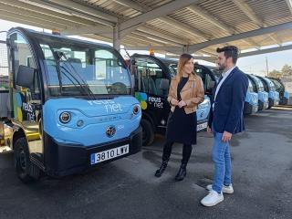 L&#039;alcaldessa de Reus, Sandra Guaita, i el regidor de Via Pública, Daniel Marcos, visitant els vehicles de Reus Net
