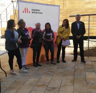 Les representants de les quatre colles de la ciutat han recollit el XIII Premi Montserrat Bertran