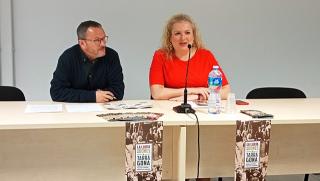 La consellera de Memòria Democràtica de l’Ajuntament de Tarragona, Sandra Ramos, i el director de l’Arxiu Municipal, Joaquim Nolla, van presentar en roda de premsa el programa de Memòria Democràtica