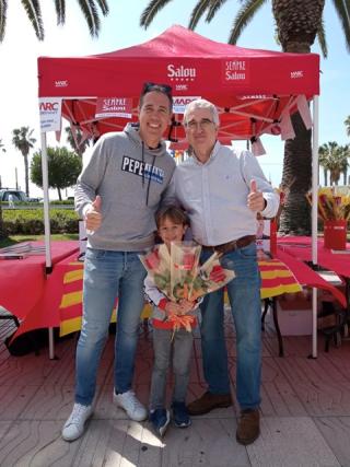 El candidat de Sempre Salou, Marc Montagut, a la carpa instal·lada al passeig Jaume I per la diada de Sant Jordi