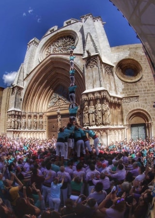 Pilar de 7 carregat per la Colla Castellera de Sant Pere i Sant Pau, ahir, al Pla de la Seu de Tarragona