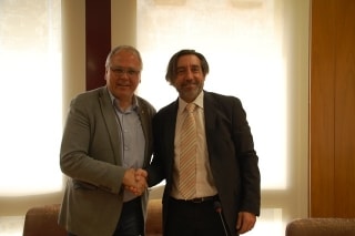 Fèlix Alonso (Alternativa Altafulla) i Pere Gomés (PDeCAT), el dia que van segellar el pacte de govern