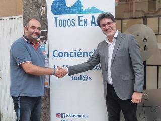 Juan José Caravaca, president de Todos En Azul, i Miquel Àngel Quero, director de la Delegació Catalunya II de FCC Medio Ambiente, han signat un conveni de col·laboració