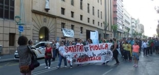 Marxa contra la privatització de la sanitat celebrada el passat mes de maig a Tarragona, al seu pas per davant de l&#039;hospital de Santa Tecla.