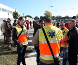 Una setantena de treballadors van protestar ahir davant la seu de l&#039;empresa Egara Lafuente a Tarragona.